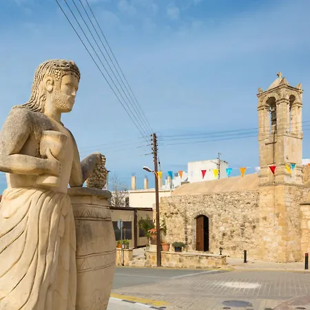 Rotiana 别墅 Polis