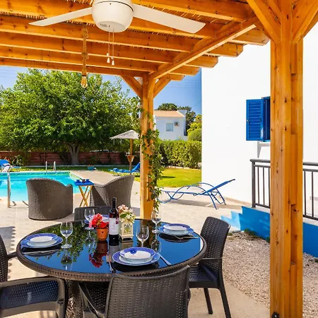 Rotiana 别墅 Polis