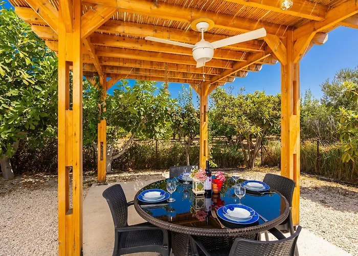 ヴィラ Rotiana Polis